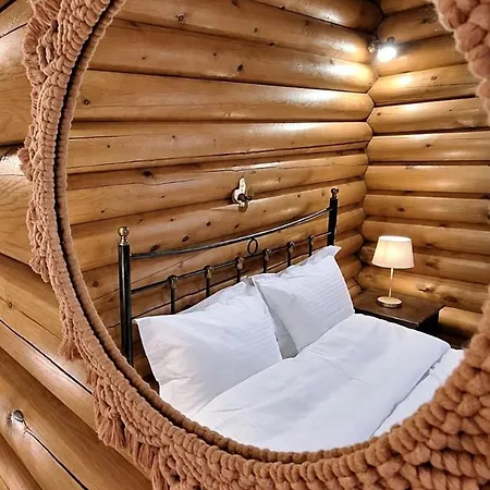 Fox Den Parnassos Chalet